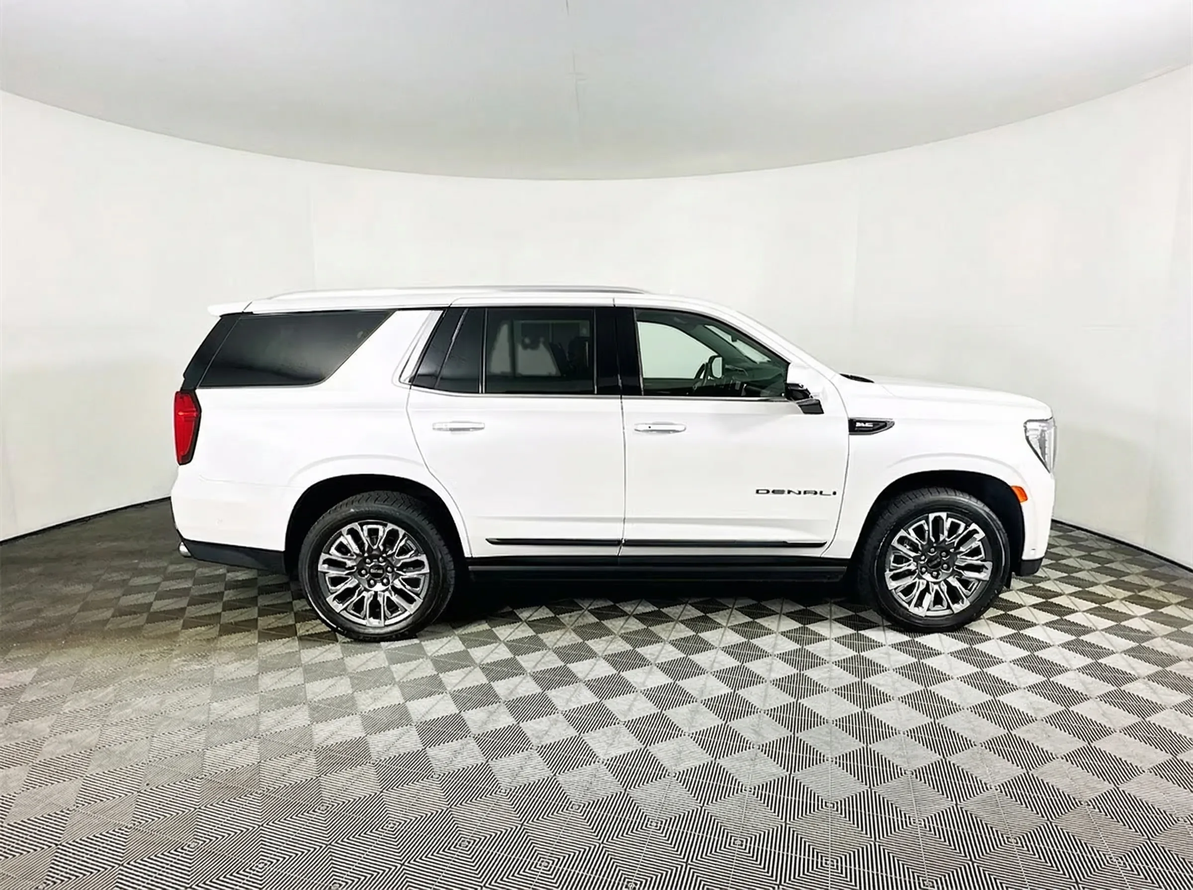 2023 GMC Yukon Denali Ultimate — thumbnail 10