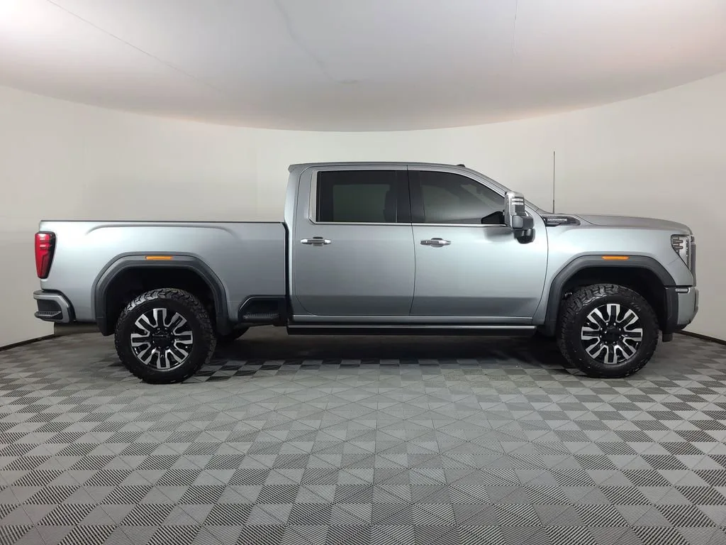 2024 GMC Sierra 2500HD Denali Ultimate — thumbnail 2