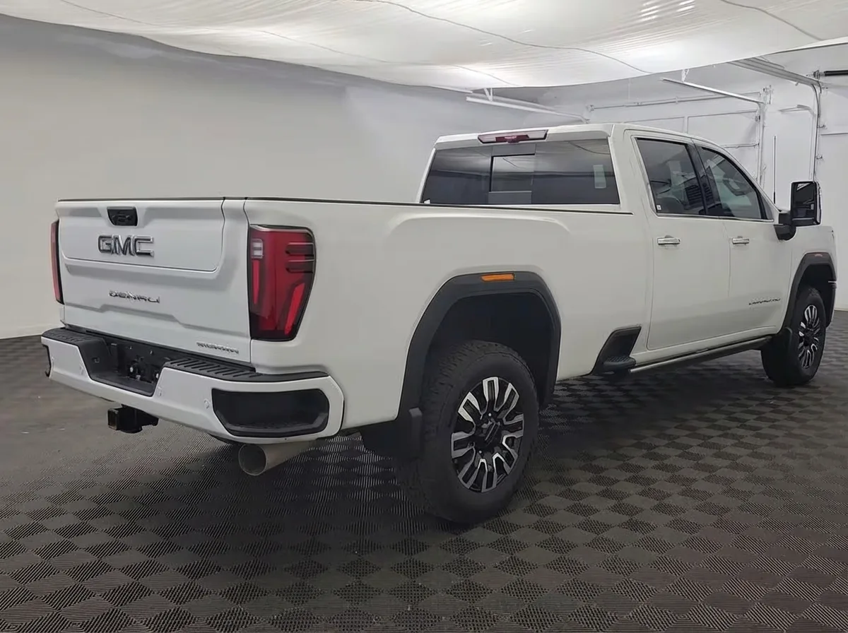 2024 GMC Sierra 3500HD Denali Ultimate — thumbnail 5