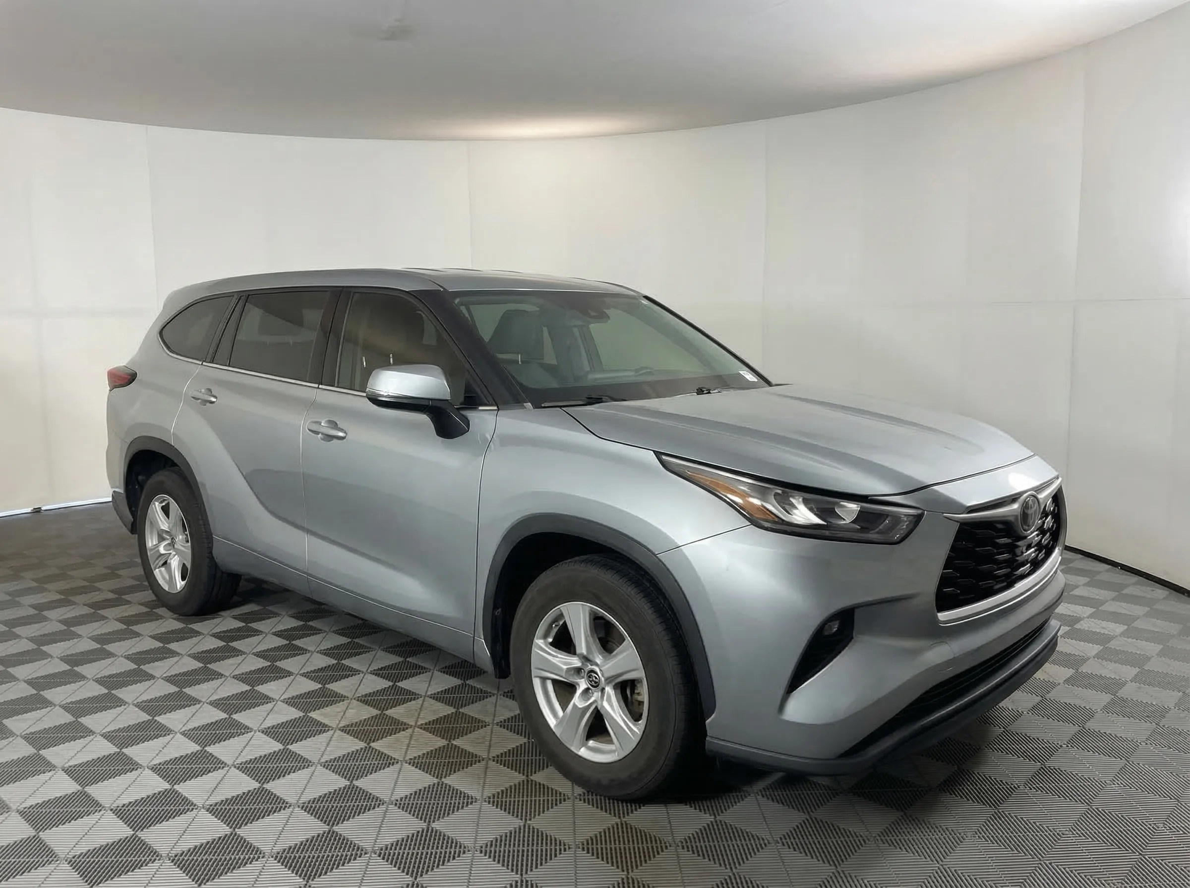 2020 Toyota Highlander L — thumbnail 4