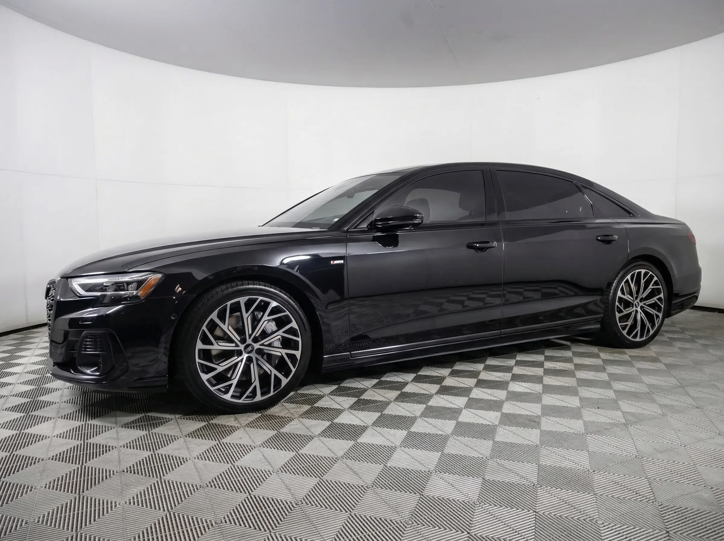 2023 Audi A8 L 55 — thumbnail 4