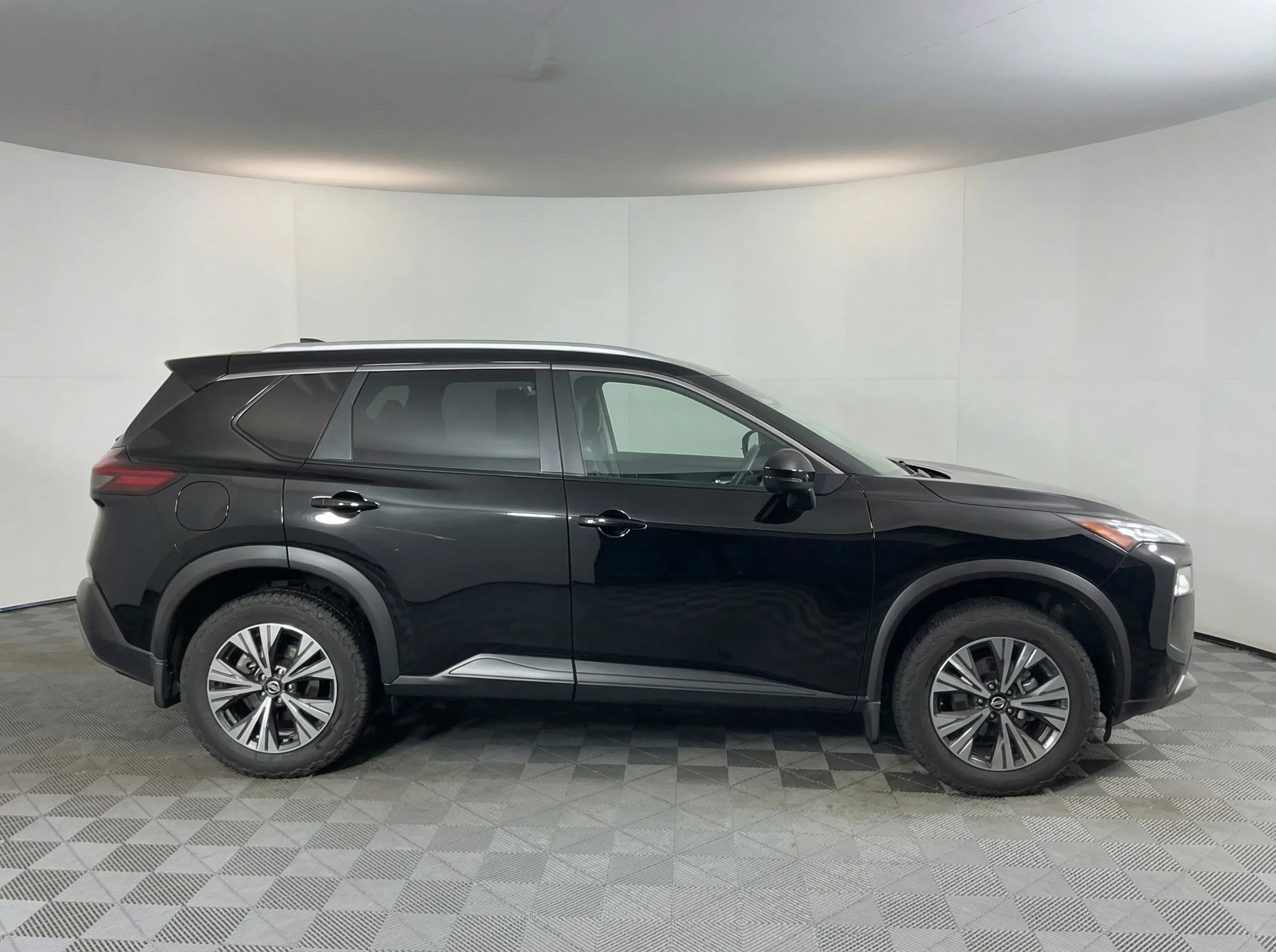 2022 Nissan Rogue SV — thumbnail 6