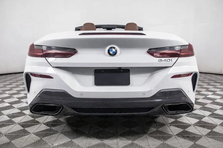 2023 BMW 8 Series 840i — thumbnail 2