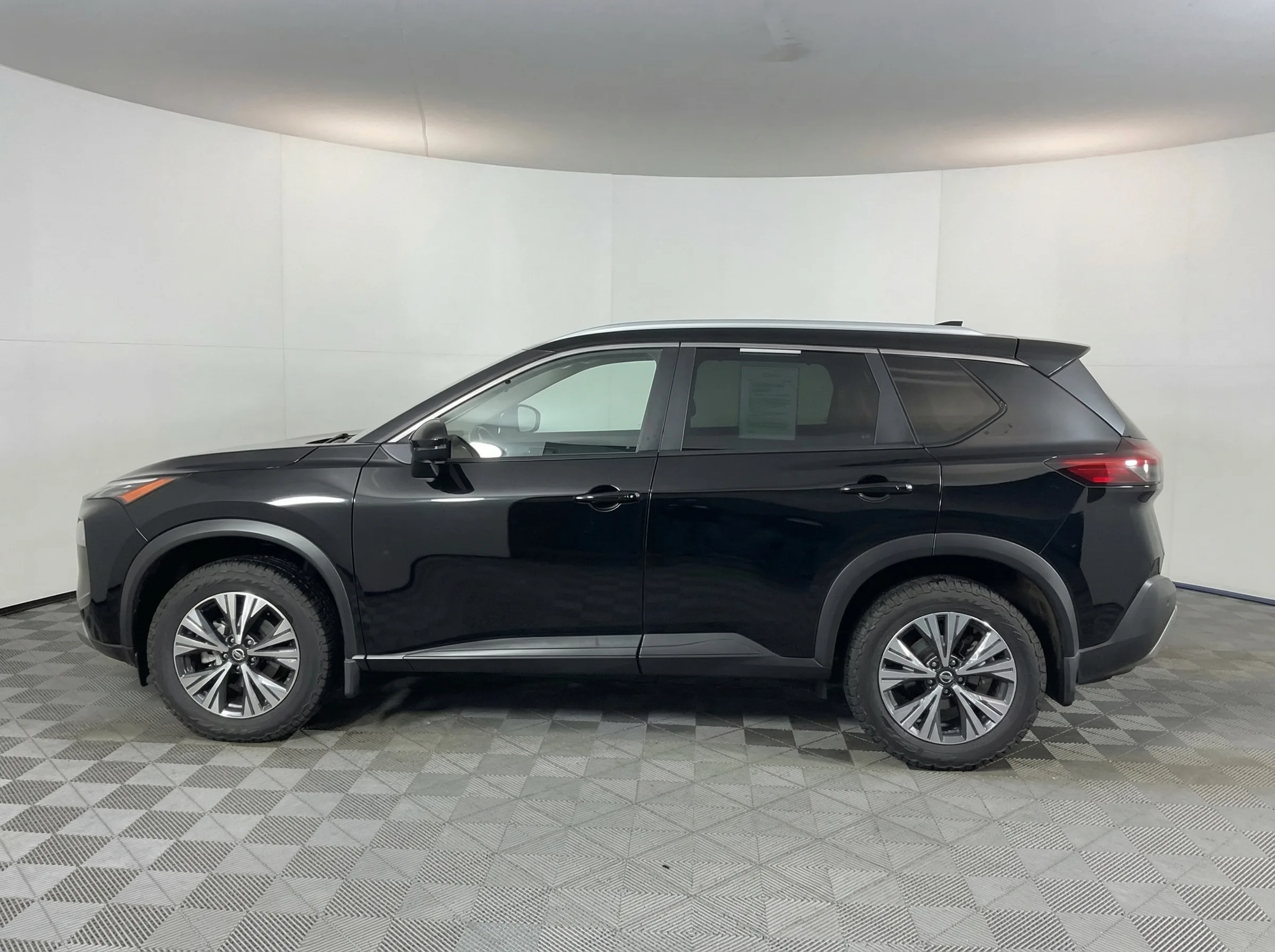 2022 Nissan Rogue SV — thumbnail 5