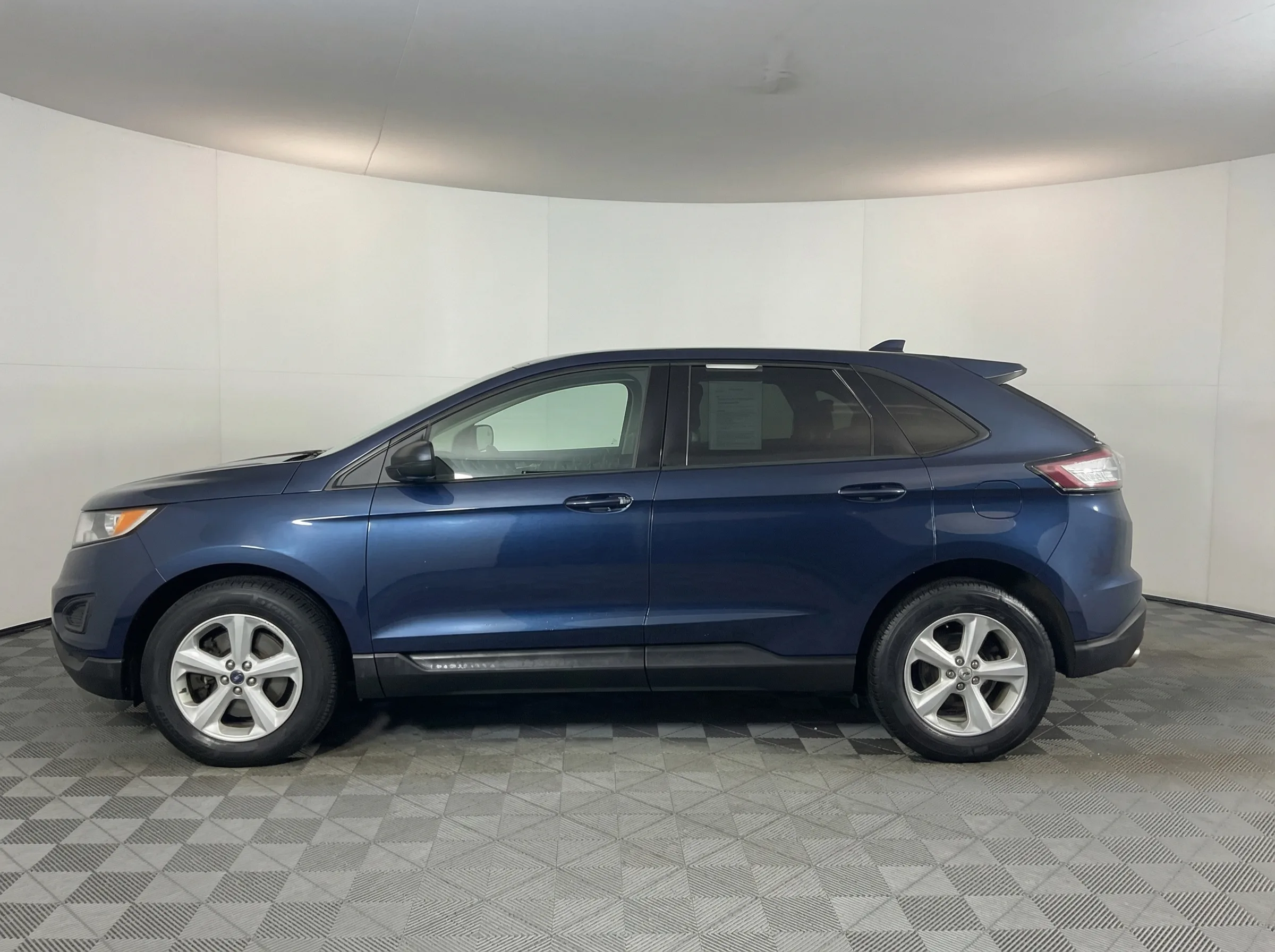 2017 Ford Edge SE — thumbnail 5