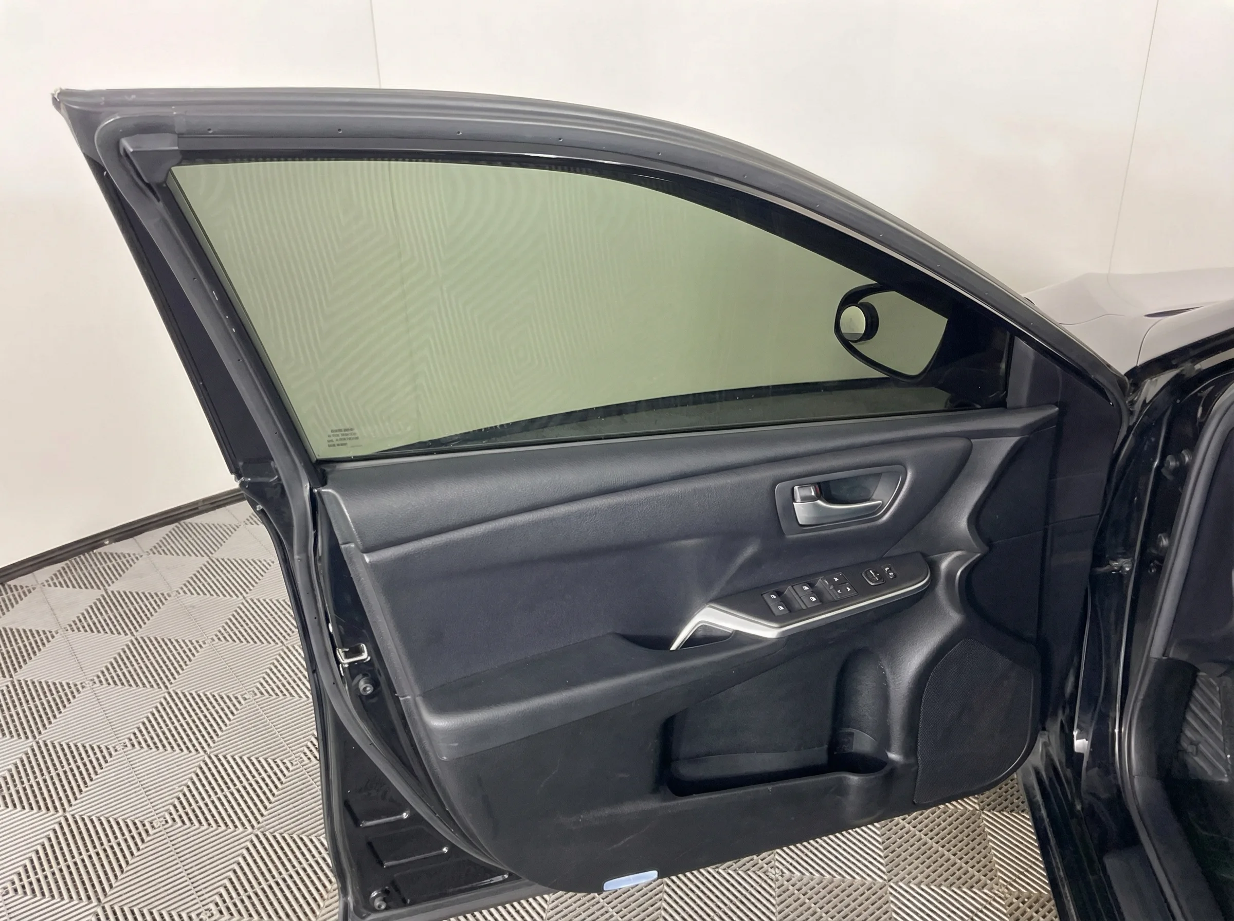 2017 Toyota Camry SE — thumbnail 7