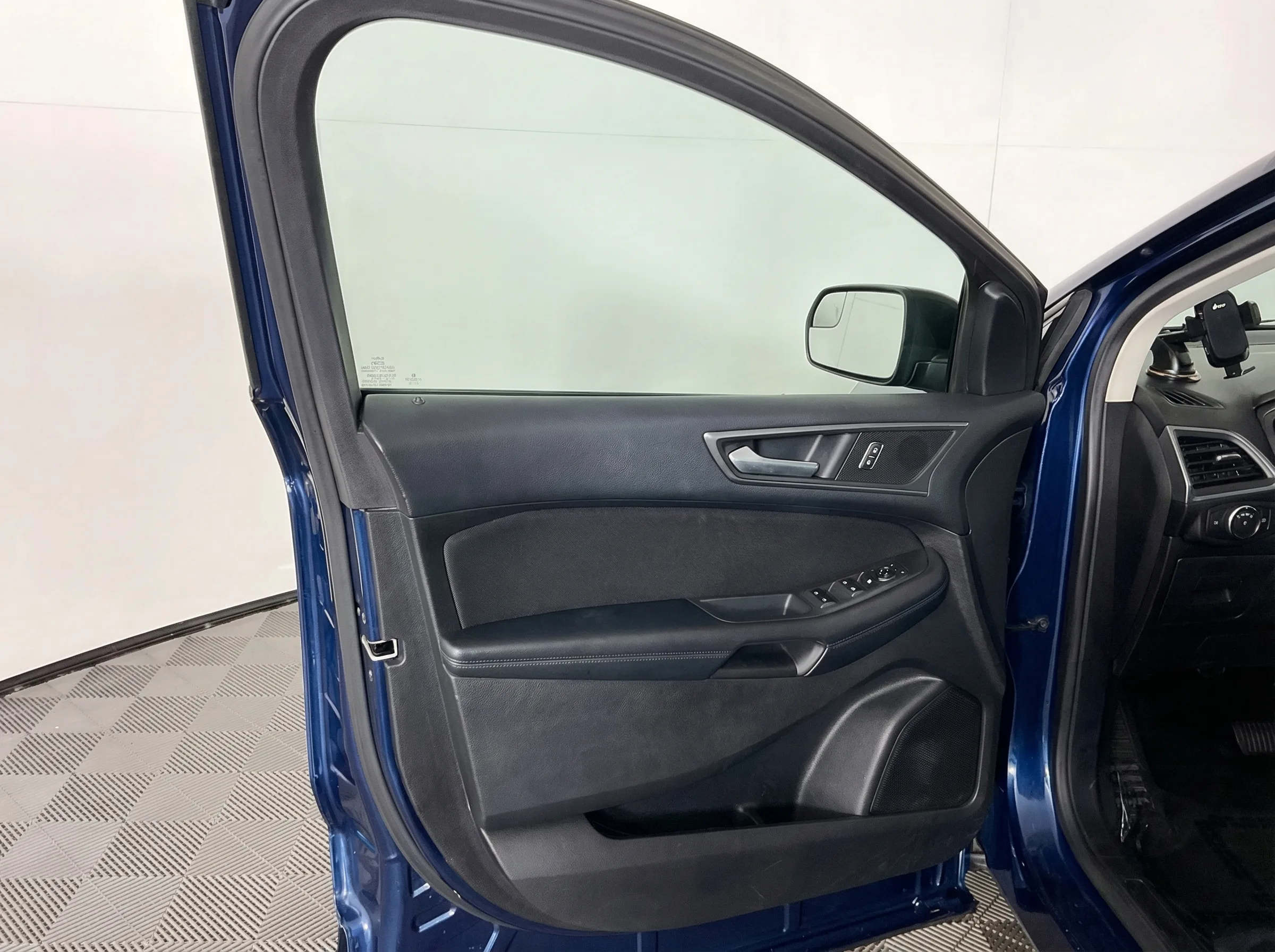 2017 Ford Edge SE — thumbnail 9