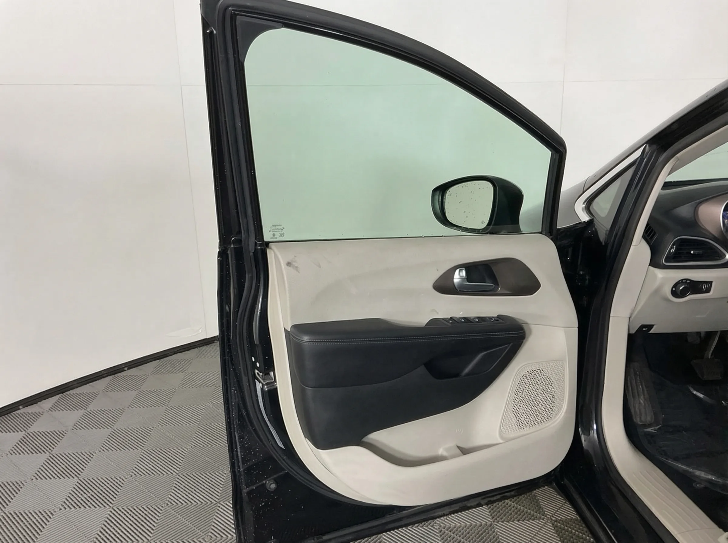 2018 Chrysler Pacifica L — thumbnail 9