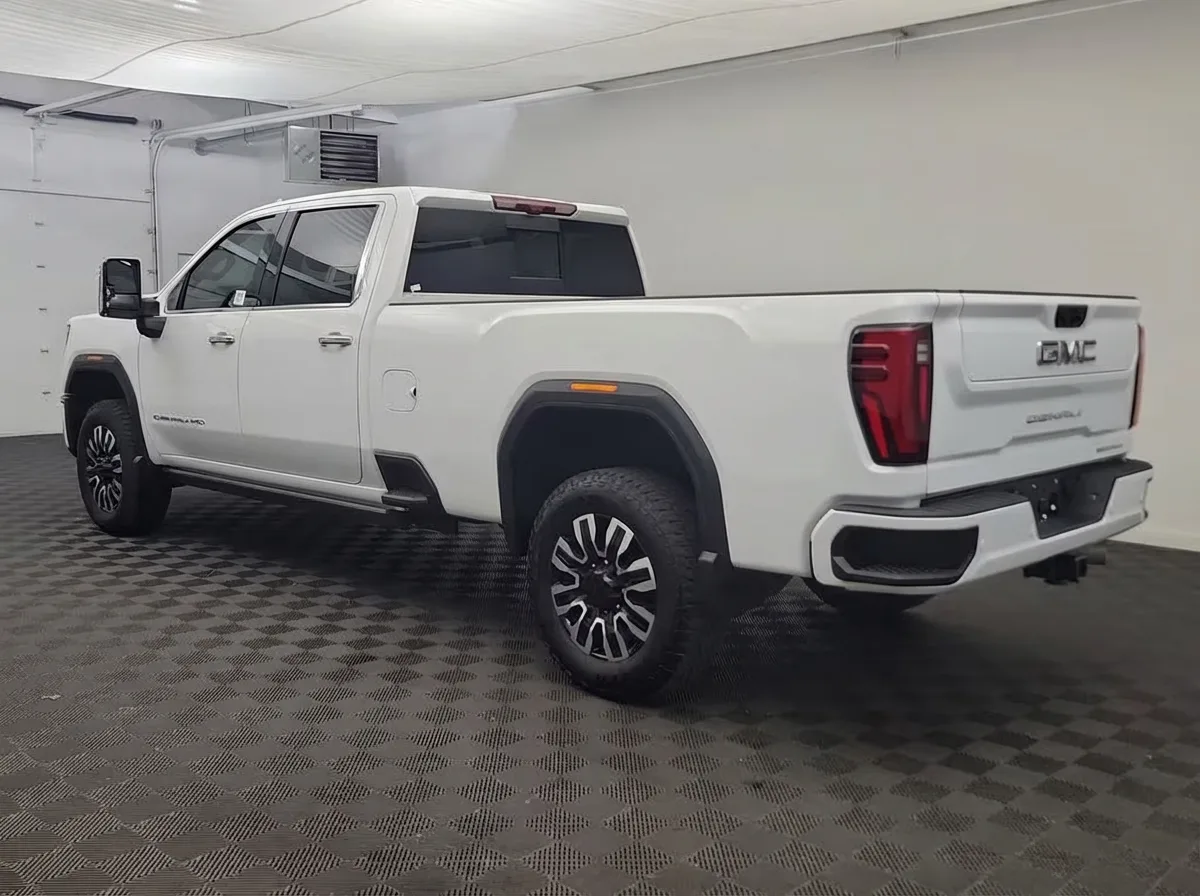2024 GMC Sierra 3500HD Denali Ultimate — thumbnail 6