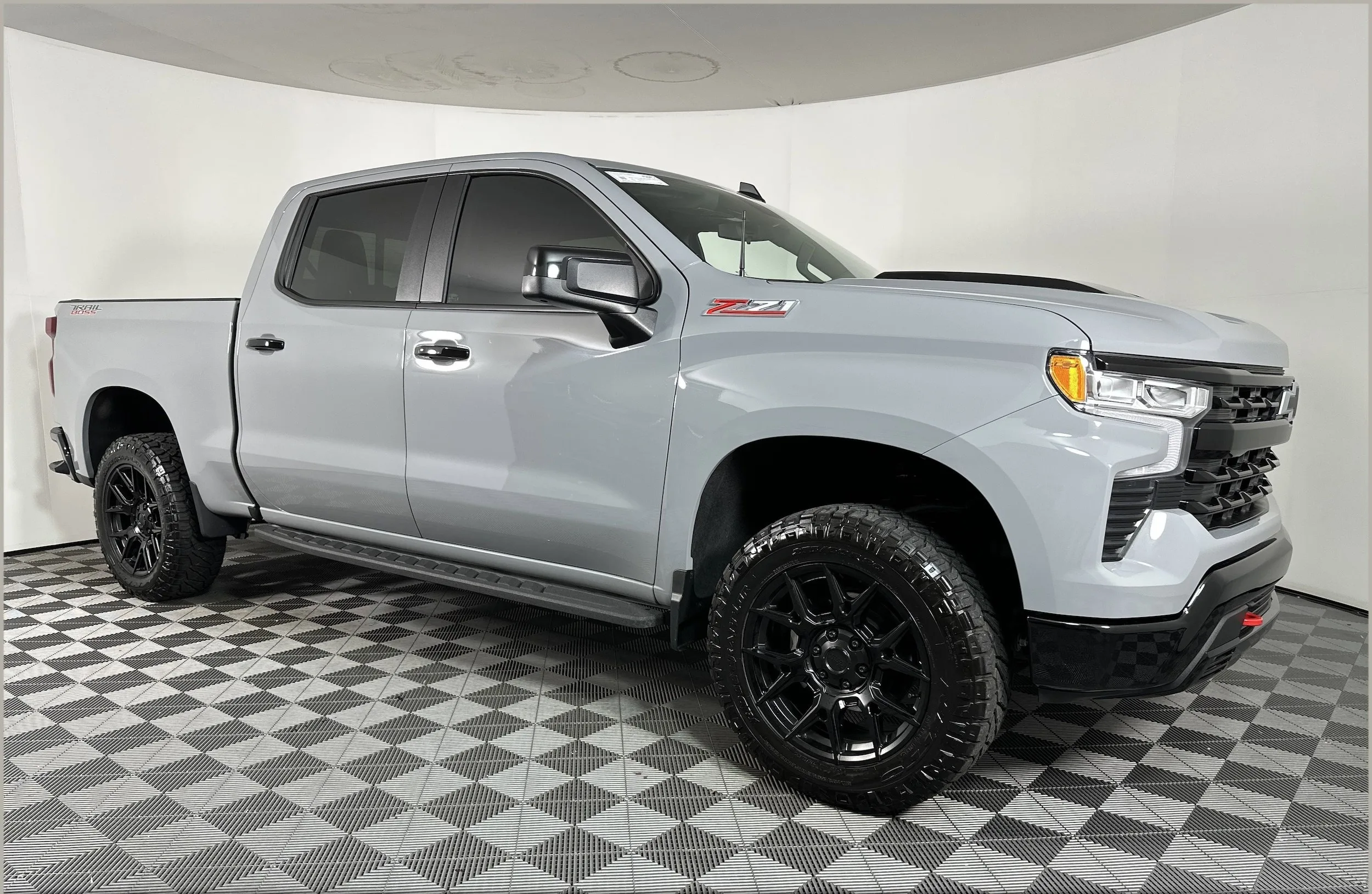 2024 Chevrolet Silverado 1500 LT Trail Boss — thumbnail 2