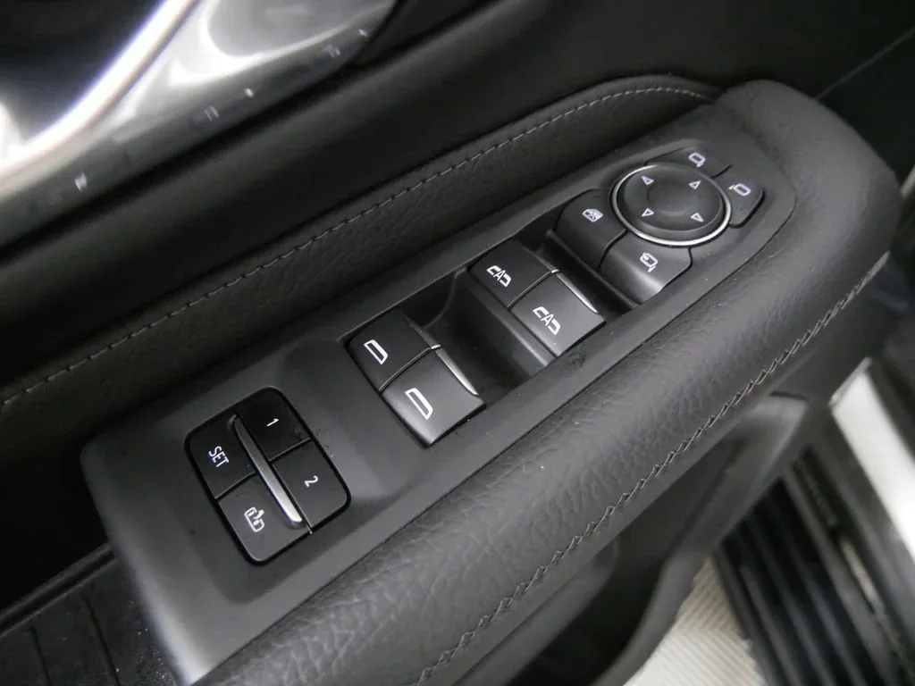 2024 GMC Yukon XL Denali — thumbnail 13