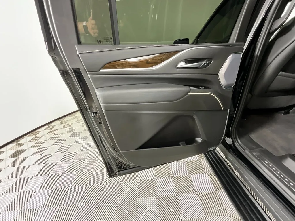2024 Cadillac Escalade ESV Sport Platinum — thumbnail 16