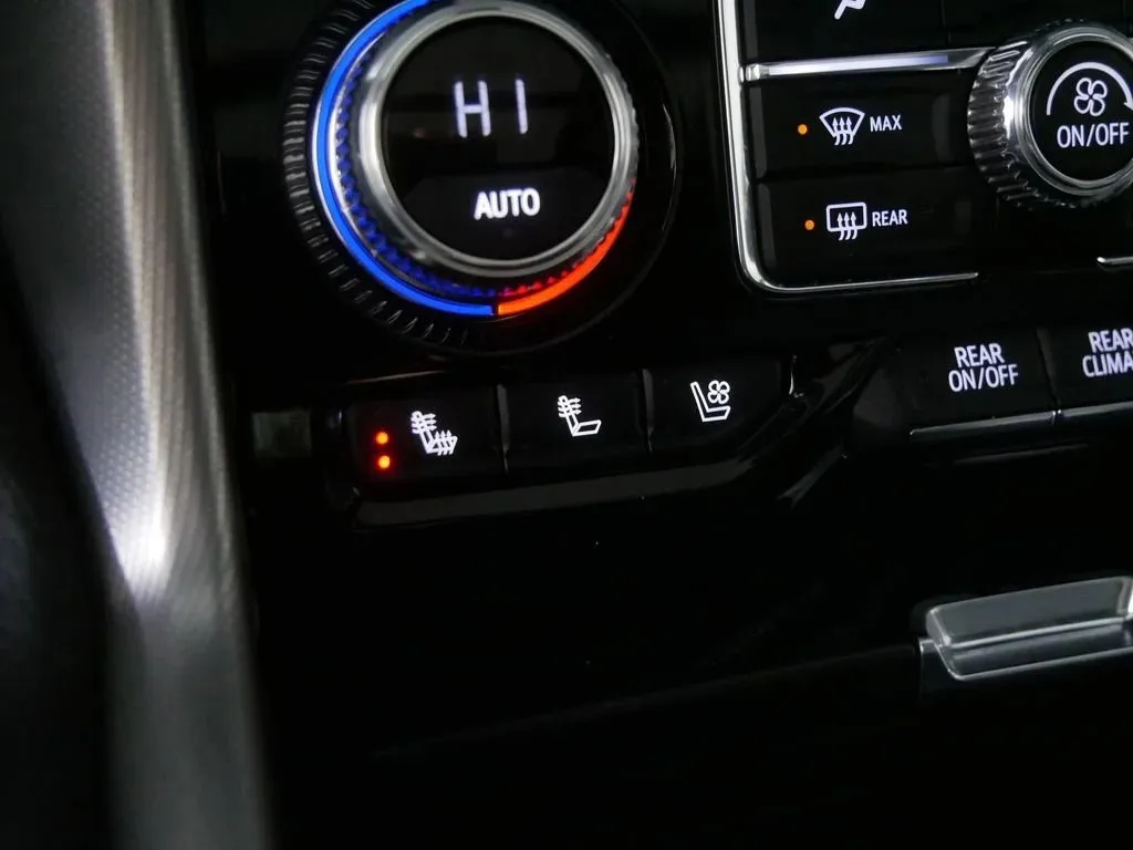 2024 GMC Yukon XL Denali — thumbnail 16