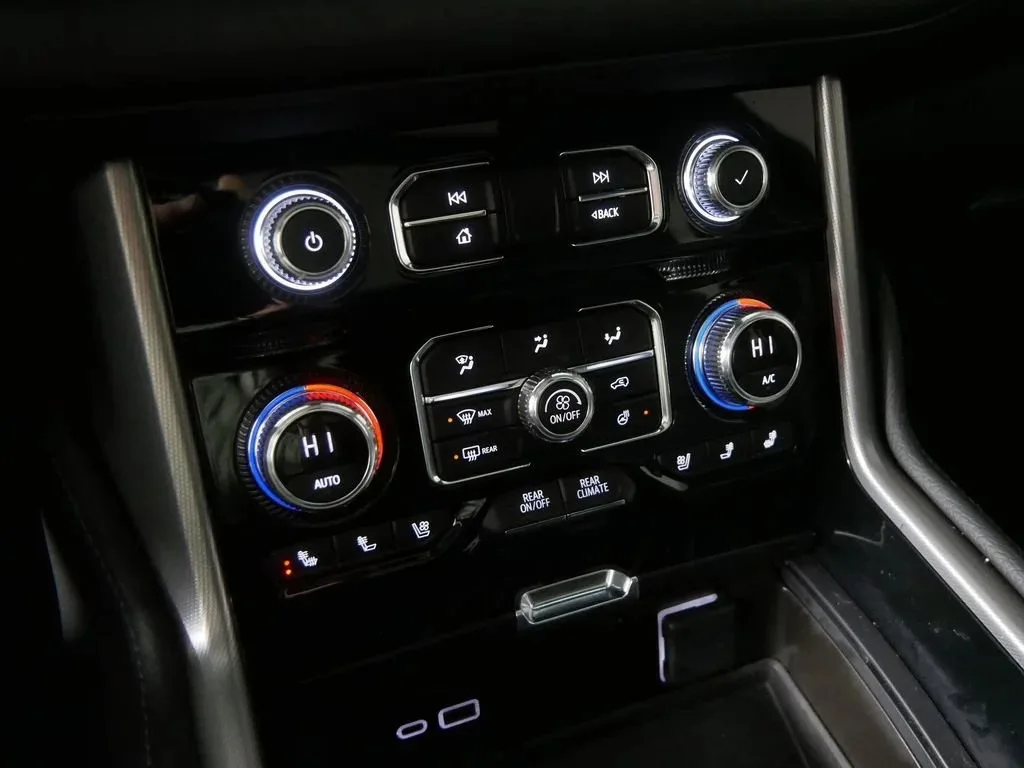 2024 GMC Yukon XL Denali — thumbnail 17
