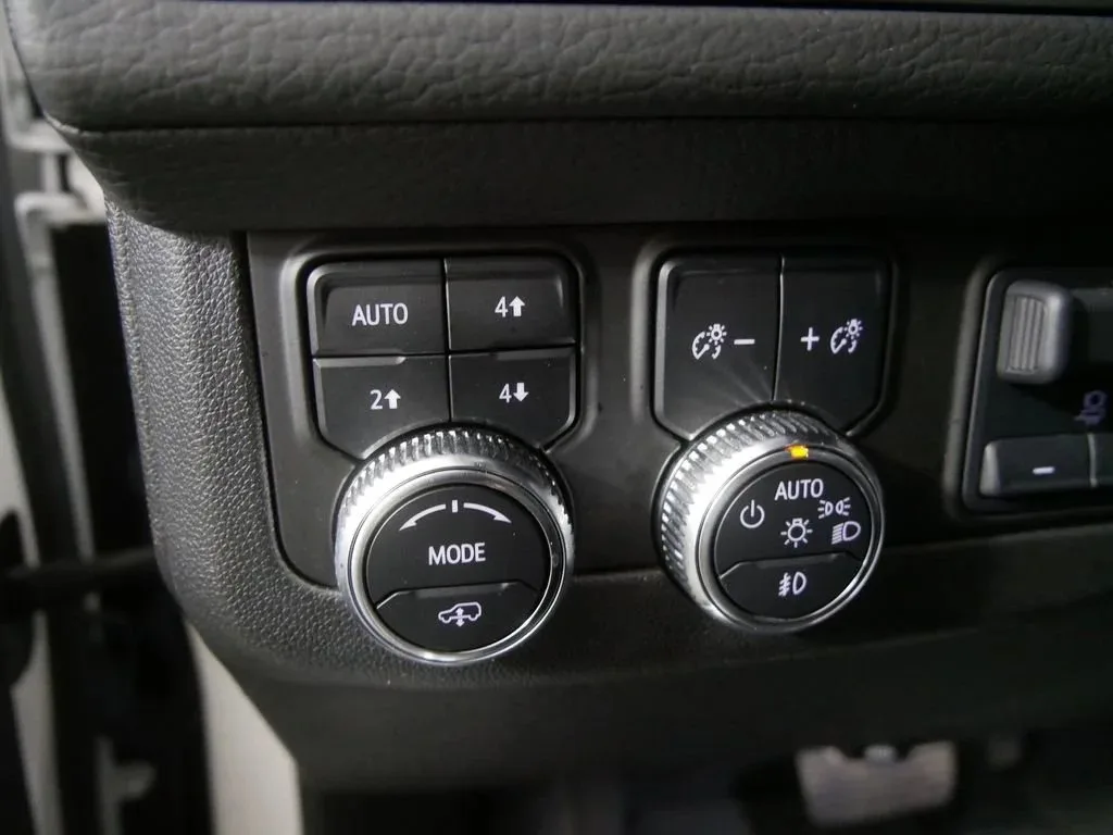 2024 GMC Yukon XL Denali — thumbnail 22