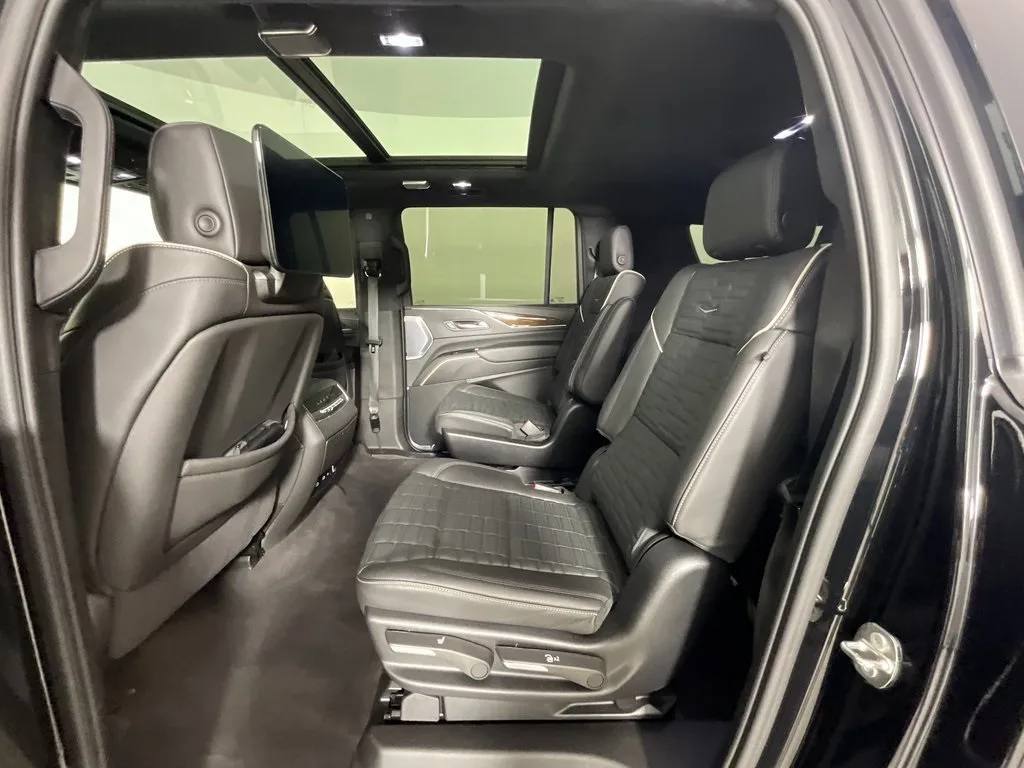 2024 Cadillac Escalade ESV Sport Platinum — thumbnail 25