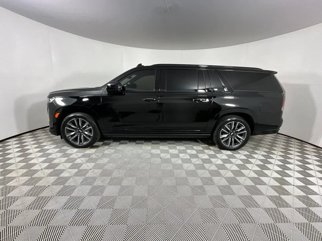 2024 Cadillac Escalade ESV Sport Platinum — thumbnail 6