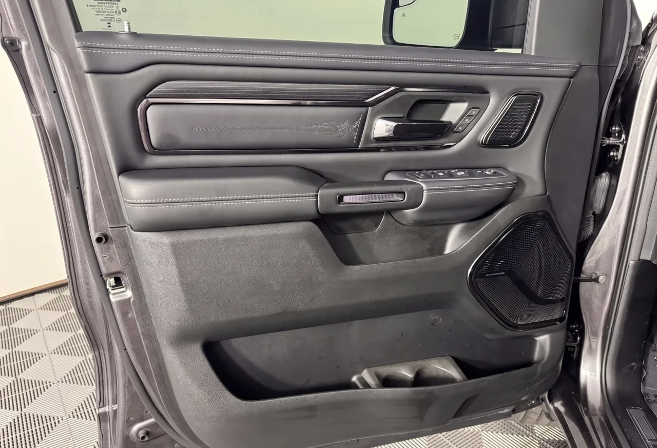 2024 Ram 1500 Limited — thumbnail 9