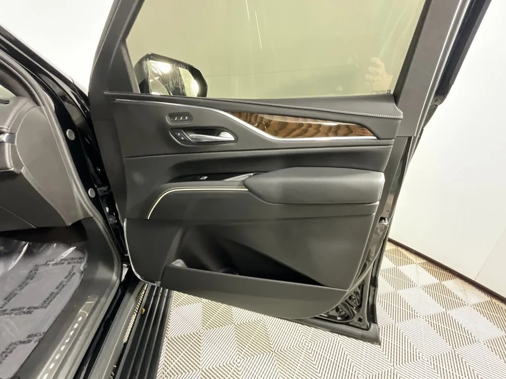 2024 Cadillac Escalade ESV Sport Platinum — thumbnail 11