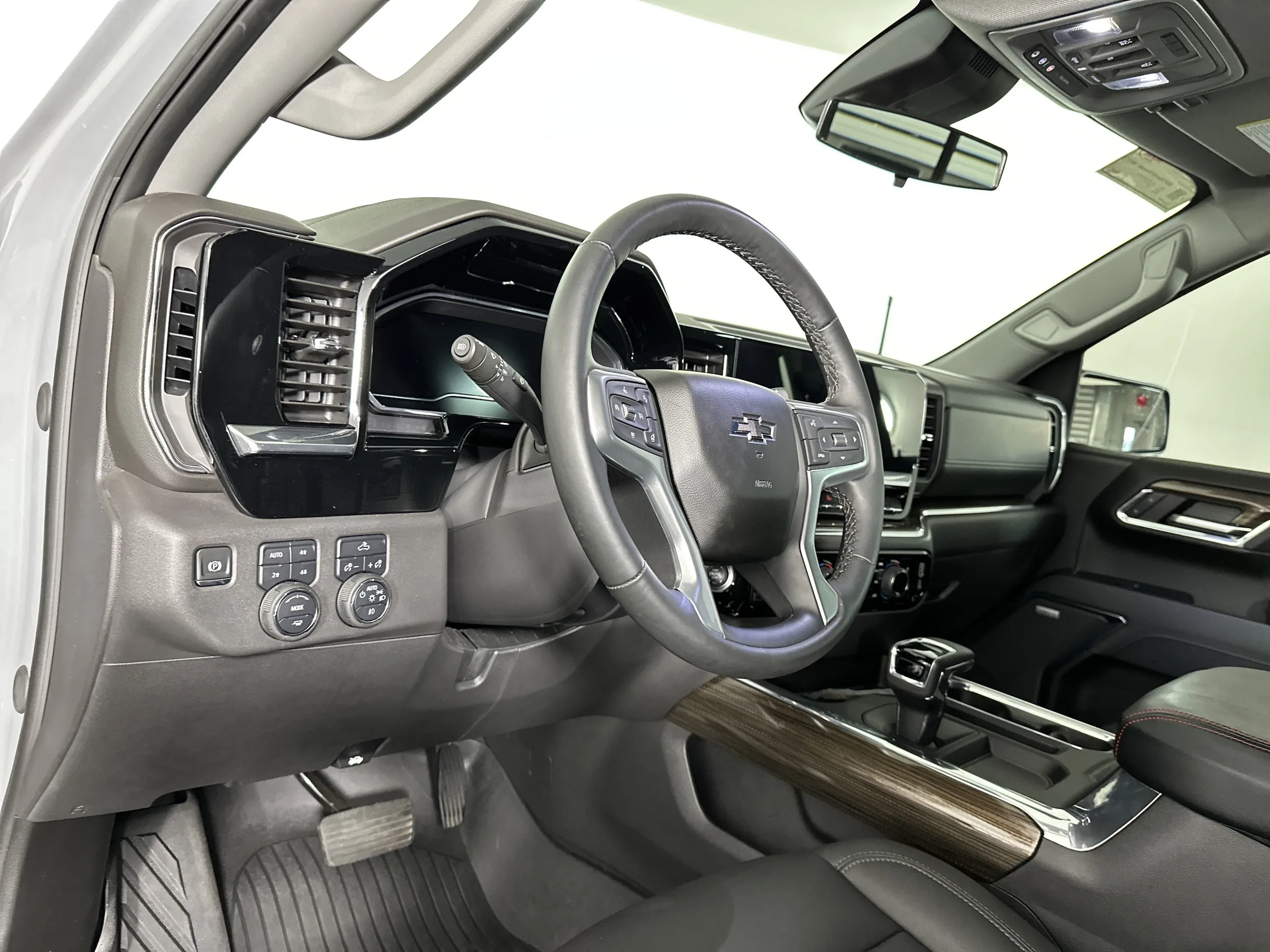 2024 Chevrolet Silverado 1500 LT Trail Boss — thumbnail 11