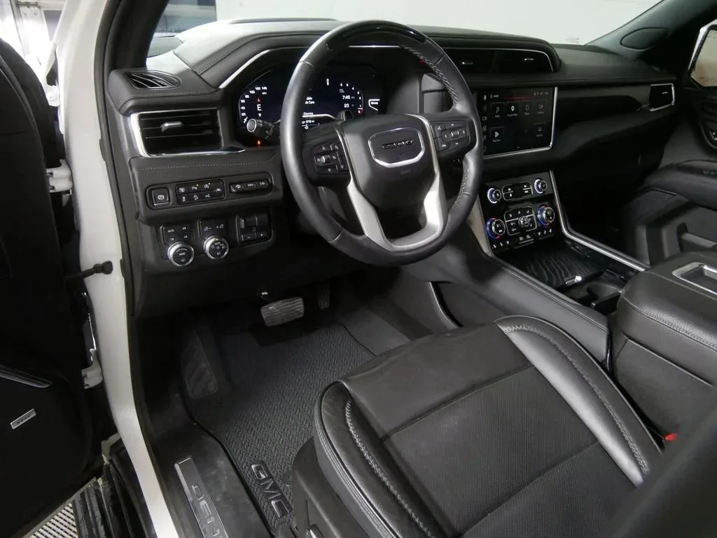 2024 GMC Yukon XL Denali — thumbnail 11