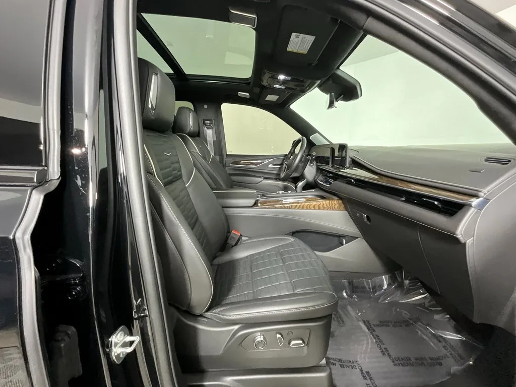 2024 Cadillac Escalade ESV Sport Platinum — thumbnail 13